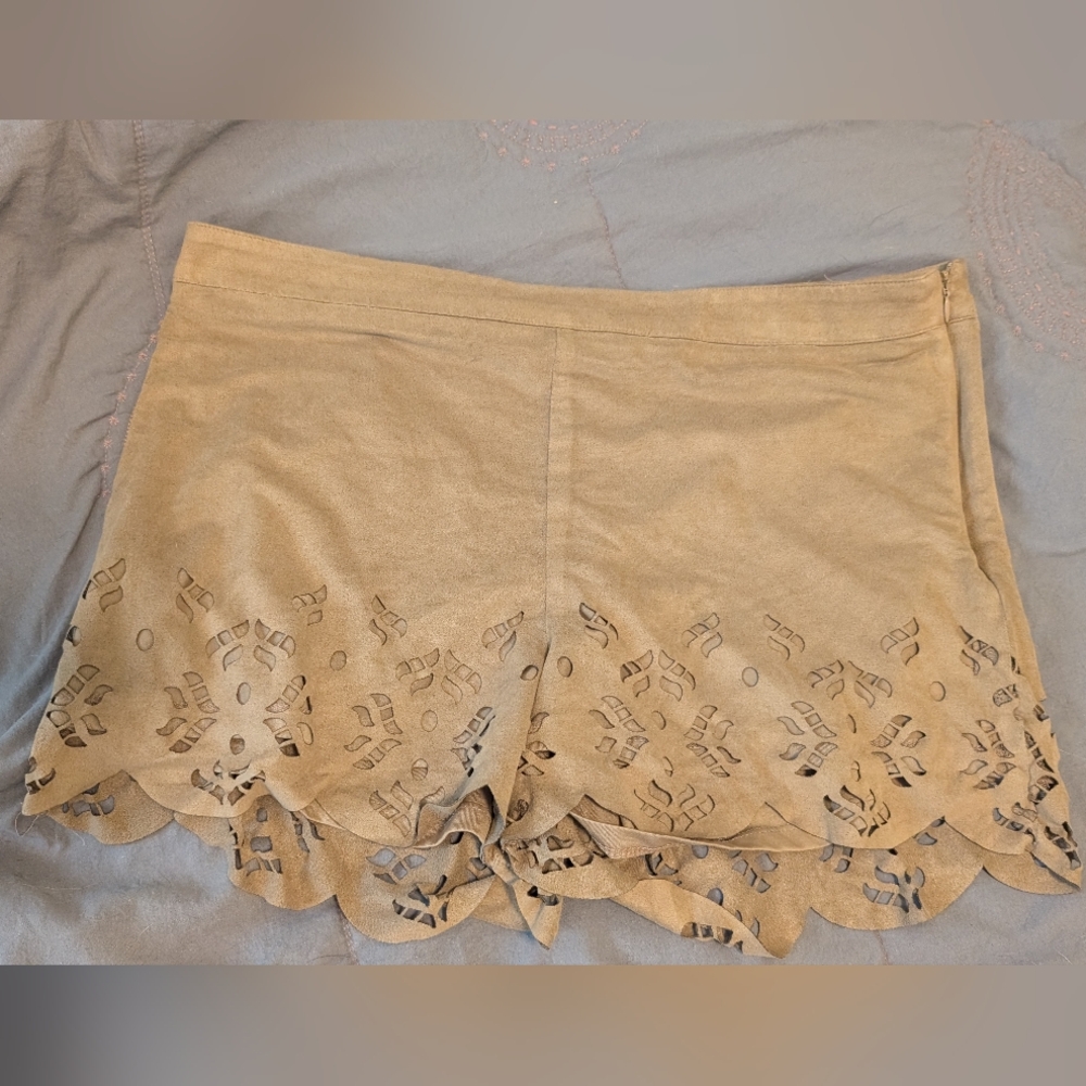 Stella Luce Tan Shorts